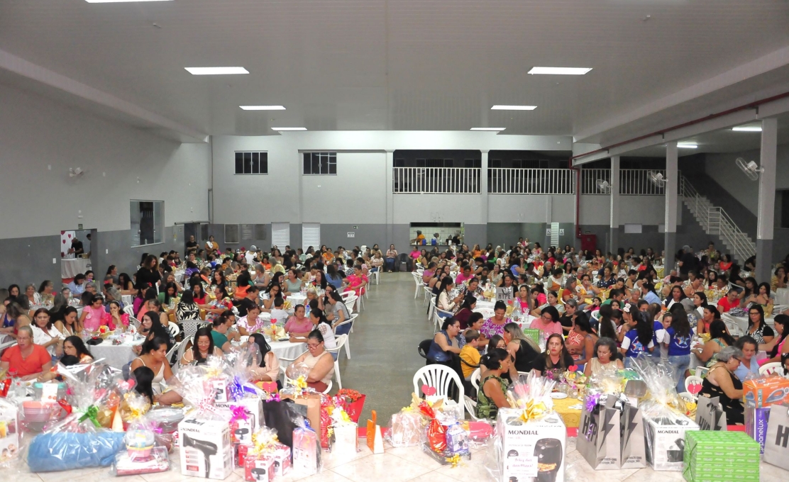 Dia das Mães é comemorado com Chá Bingo