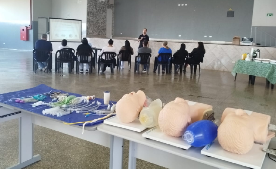 Equipes da Unidade Básica de Saúde participam de treinamento sobre emergências