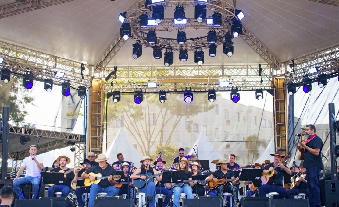Orquestra de Viola Caipira brilha no Revelando SP e encanta o público