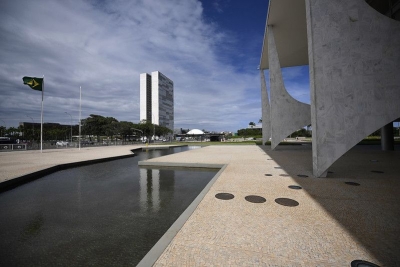 PROJETO DE LEI Nº 39 DE 2020 (PLP 39/2020) - PREVÊ RECURSOS PARA ESTADOS E MUNICÍPIOS PELA CRISE DO COVID-19